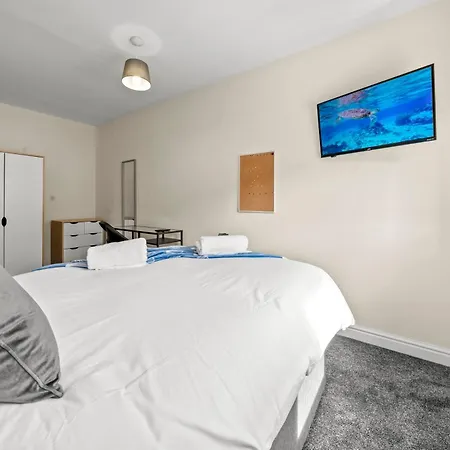 Meadows Cozy & Comfy 5br House By Altoluxo Short Lets & Serviced With Free Wifi & Parking Бристоль