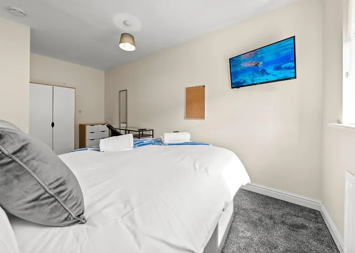 Meadows Cozy & Comfy 5br House By Altoluxo Short Lets & Serviced With Free Wifi & Parking Бристоль