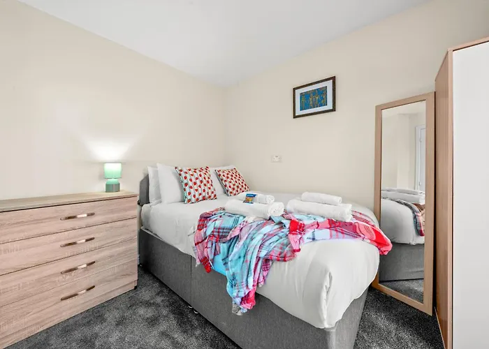 Meadows Cozy & Comfy 5br House By Altoluxo Short Lets & Serviced With Free Wifi & Parking *