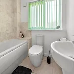Meadows Cozy & Comfy 5br House By Altoluxo Short Lets & Serviced With Free Wifi & Parking *