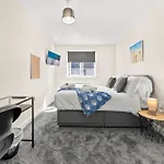 Meadows Cozy & Comfy 5br House By Altoluxo Short Lets & Serviced With Free Wifi & Parking 公寓