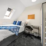 Meadows Cozy & Comfy 5br House By Altoluxo Short Lets & Serviced With Free Wifi & Parking 公寓 *