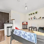 Meadows Cozy & Comfy 5br House By Altoluxo Short Lets & Serviced With Free Wifi & Parking 公寓 *