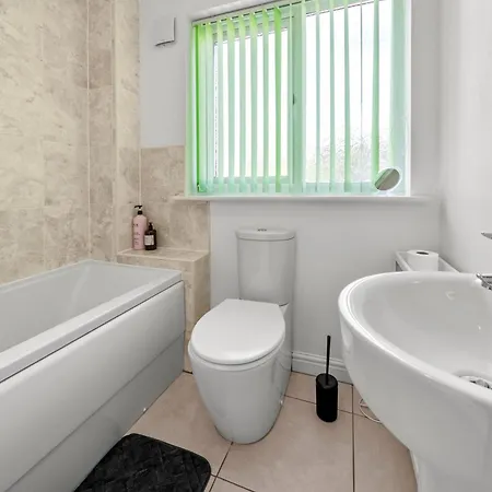 Meadows Cozy & Comfy 5br House By Altoluxo Short Lets & Serviced With Free Wifi & Parking *