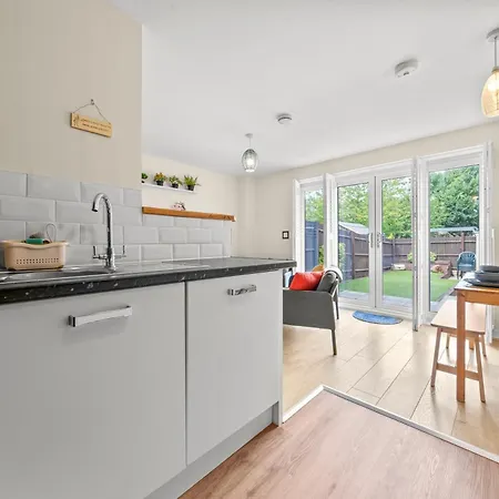 Meadows Cozy & Comfy 5br House By Altoluxo Short Lets & Serviced With Free Wifi & Parking * Bristol