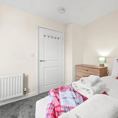 Lejlighed Meadows Cozy & Comfy 5br House By Altoluxo Short Lets & Serviced With Free Wifi & Parking *