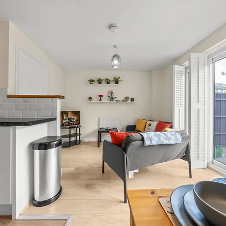 Meadows Cozy & Comfy 5br House By Altoluxo Short Lets & Serviced With Free Wifi & Parking Daire *