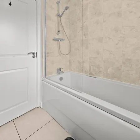 Meadows Cozy & Comfy 5br House By Altoluxo Short Lets & Serviced With Free Wifi & Parking Bristol