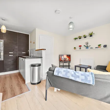 Lejlighed Meadows Cozy & Comfy 5br House By Altoluxo Short Lets & Serviced With Free Wifi & Parking