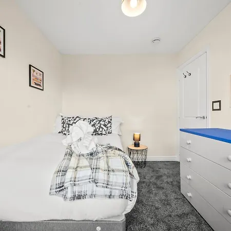 Meadows Cozy & Comfy 5br House By Altoluxo Short Lets & Serviced With Free Wifi & Parking