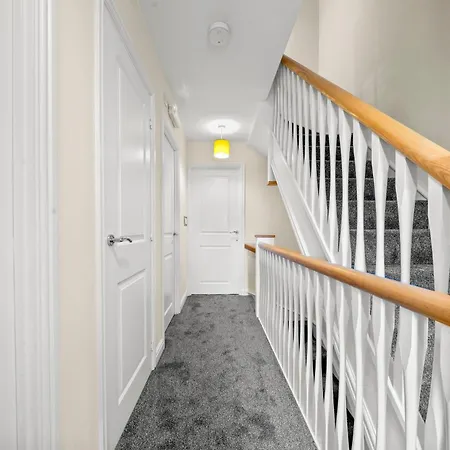 Meadows Cozy & Comfy 5br House By Altoluxo Short Lets & Serviced With Free Wifi & Parking * Bristol