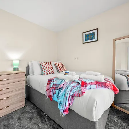 Meadows Cozy & Comfy 5br House By Altoluxo Short Lets & Serviced With Free Wifi & Parking *