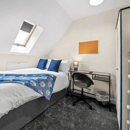 Meadows Cozy & Comfy 5br House By Altoluxo Short Lets & Serviced With Free Wifi & Parking Lejlighed *