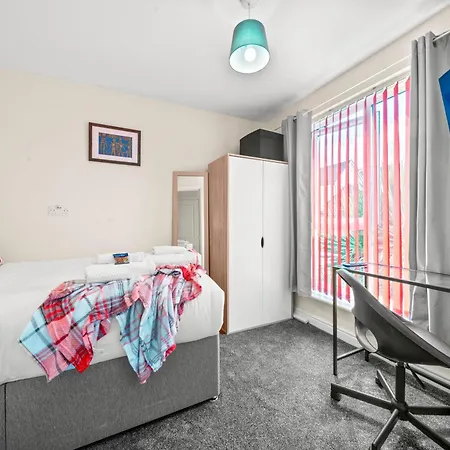 Meadows Cozy & Comfy 5br House By Altoluxo Short Lets & Serviced With Free Wifi & Parking