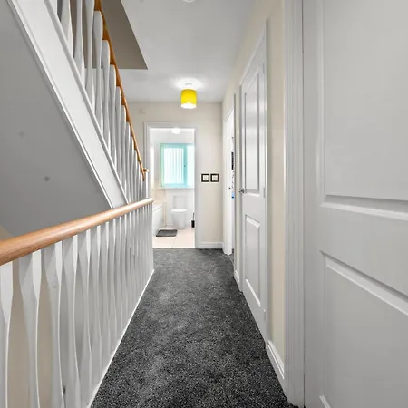 Apartament Meadows Cozy & Comfy 5br House By Altoluxo Short Lets & Serviced With Free Wifi & Parking