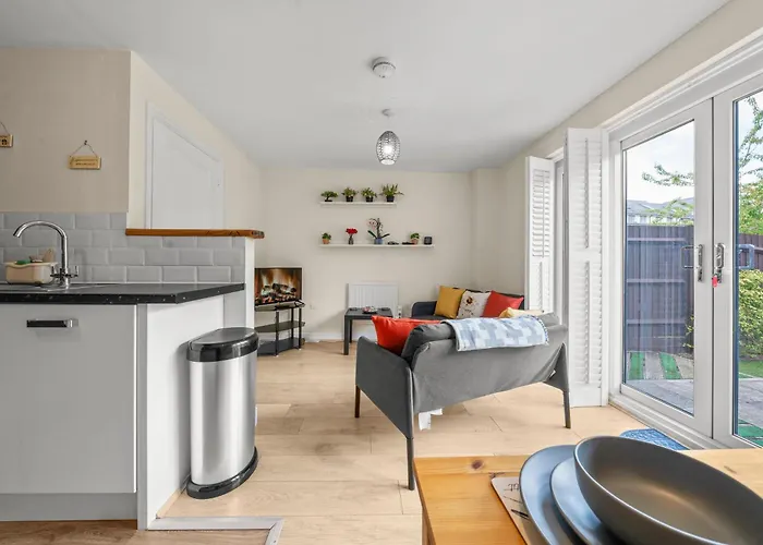 Meadows Cozy & Comfy 5br House By Altoluxo Short Lets & Serviced With Free Wifi & Parking Apartment *