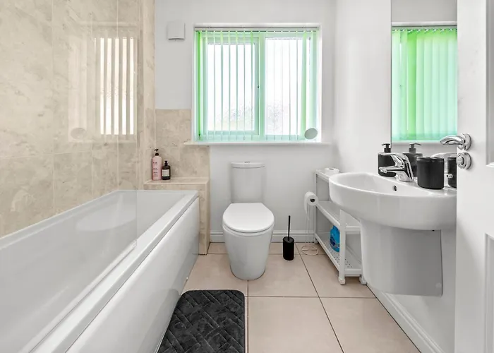 Meadows Cozy & Comfy 5br House By Altoluxo Short Lets & Serviced With Free Wifi & Parking דירה בריסטול