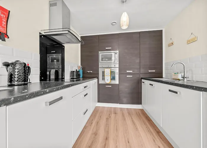 דירה Meadows Cozy & Comfy 5br House By Altoluxo Short Lets & Serviced With Free Wifi & Parking *