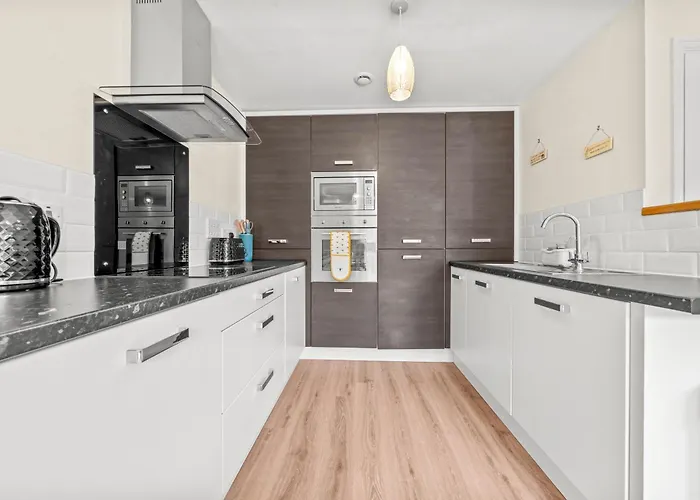 Meadows Cozy & Comfy 5br House By Altoluxo Short Lets & Serviced With Free Wifi & Parking דירה *