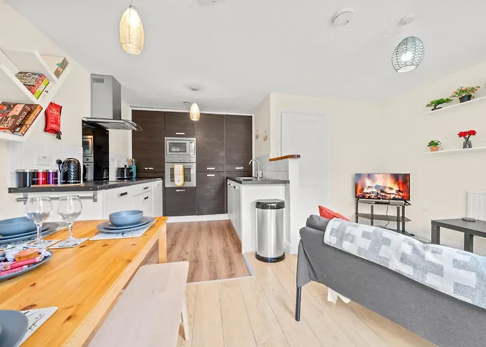 Meadows Cozy & Comfy 5br House By Altoluxo Short Lets & Serviced With Free Wifi & Parking * בריסטול