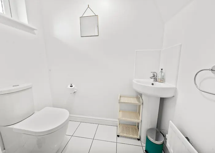 דירה Meadows Cozy & Comfy 5br House By Altoluxo Short Lets & Serviced With Free Wifi & Parking בריסטול