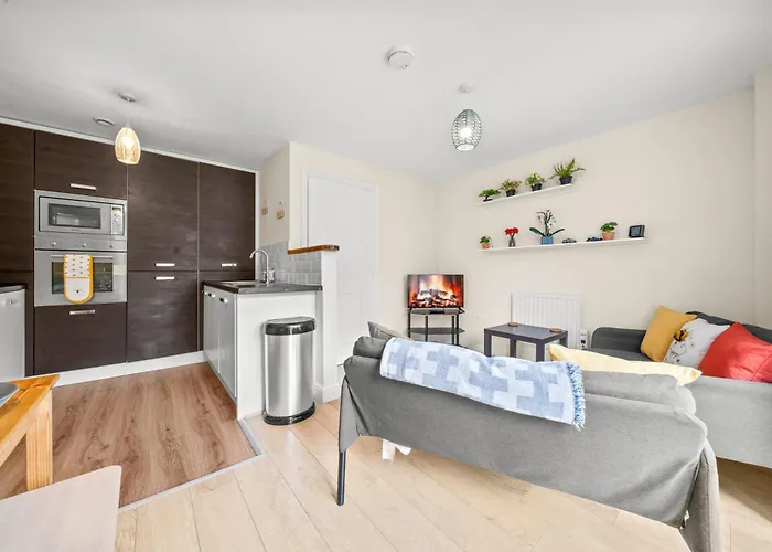 דירה Meadows Cozy & Comfy 5br House By Altoluxo Short Lets & Serviced With Free Wifi & Parking