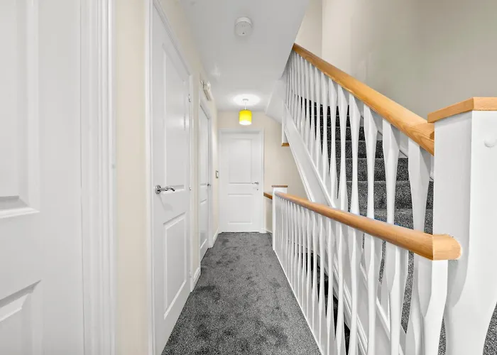 Meadows Cozy & Comfy 5br House By Altoluxo Short Lets & Serviced With Free Wifi & Parking * בריסטול