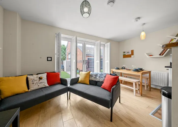 Meadows Cozy & Comfy 5br House By Altoluxo Short Lets & Serviced With Free Wifi & Parking בריסטול