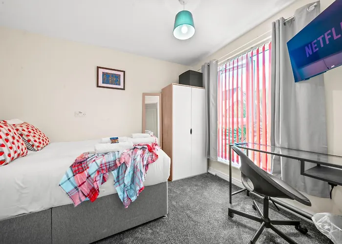 Meadows Cozy & Comfy 5br House By Altoluxo Short Lets & Serviced With Free Wifi & Parking