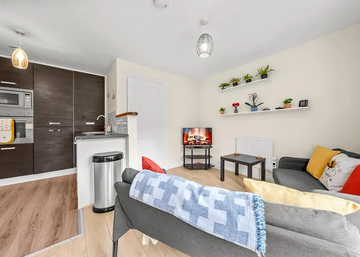 Meadows Cozy & Comfy 5br House By Altoluxo Short Lets & Serviced With Free Wifi & Parking Apartment *