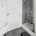 Meadows Cozy & Comfy 5br House By Altoluxo Short Lets & Serviced With Free Wifi & Parking Διαμέρισμα