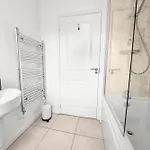 Meadows Cozy & Comfy 5br House By Altoluxo Short Lets & Serviced With Free Wifi & Parking Διαμέρισμα