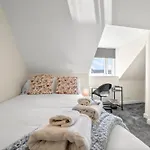 Meadows Cozy & Comfy 5br House By Altoluxo Short Lets & Serviced With Free Wifi & Parking Διαμέρισμα
