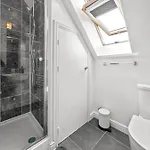Meadows Cozy & Comfy 5br House By Altoluxo Short Lets & Serviced With Free Wifi & Parking