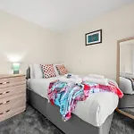 Meadows Cozy & Comfy 5br House By Altoluxo Short Lets & Serviced With Free Wifi & Parking *