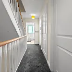 Διαμέρισμα Meadows Cozy & Comfy 5br House By Altoluxo Short Lets & Serviced With Free Wifi & Parking