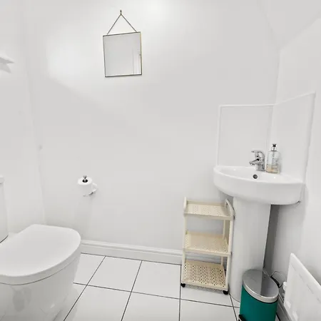 Lägenhet Meadows Cozy & Comfy 5br House By Altoluxo Short Lets & Serviced With Free Wifi & Parking Bristol
