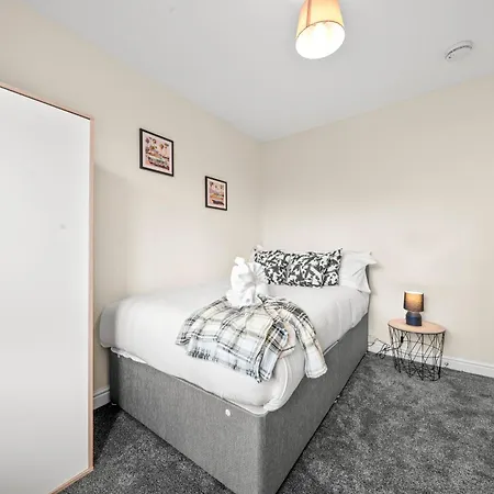 Meadows Cozy & Comfy 5br House By Altoluxo Short Lets & Serviced With Free Wifi & Parking Lägenhet Bristol