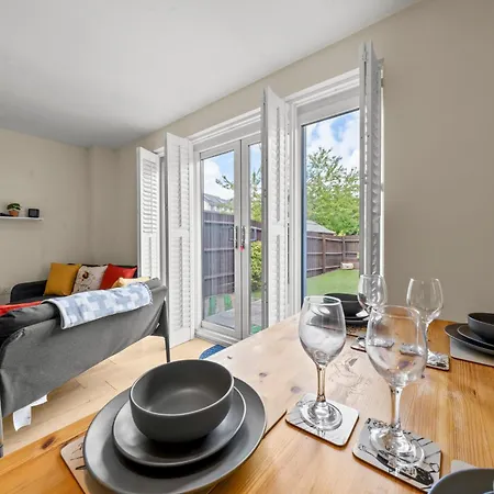 Lägenhet Meadows Cozy & Comfy 5br House By Altoluxo Short Lets & Serviced With Free Wifi & Parking *