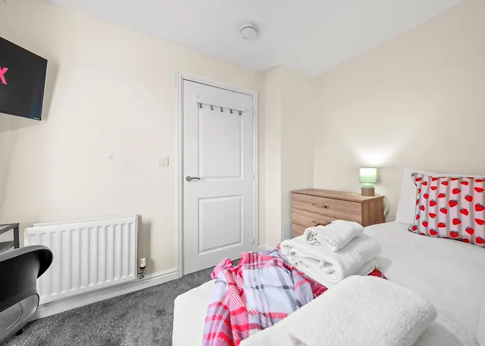 Lägenhet Meadows Cozy & Comfy 5br House By Altoluxo Short Lets & Serviced With Free Wifi & Parking *