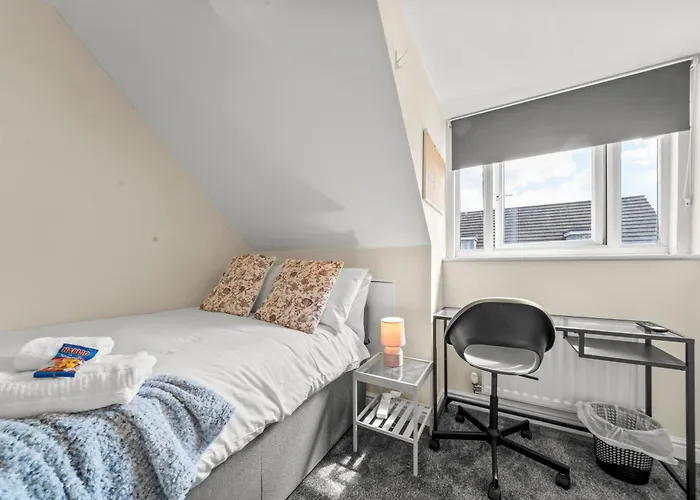 Lägenhet Meadows Cozy & Comfy 5br House By Altoluxo Short Lets & Serviced With Free Wifi & Parking Bristol