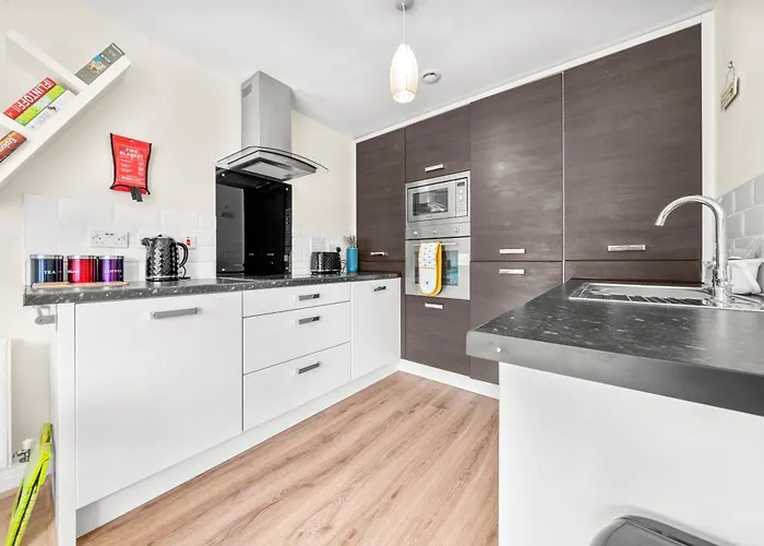 Meadows Cozy & Comfy 5br House By Altoluxo Short Lets & Serviced With Free Wifi & Parking Bristol