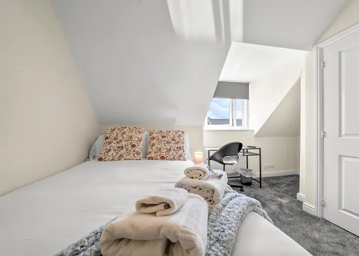 Meadows Cozy & Comfy 5br House By Altoluxo Short Lets & Serviced With Free Wifi & Parking Lägenhet