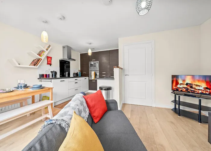 Lägenhet Meadows Cozy & Comfy 5br House By Altoluxo Short Lets & Serviced With Free Wifi & Parking Bristol