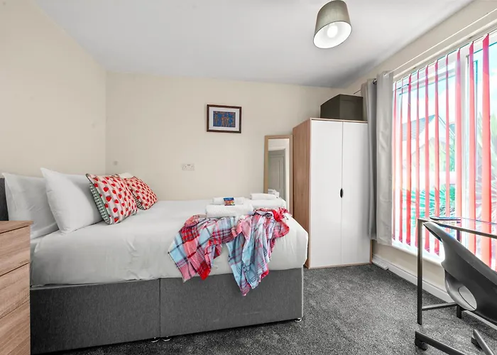 Meadows Cozy & Comfy 5br House By Altoluxo Short Lets & Serviced With Free Wifi & Parking Lägenhet *